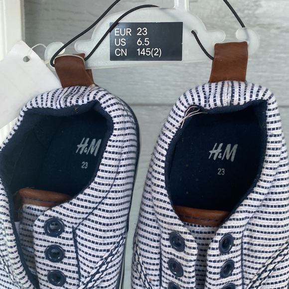 H&M baby shoes white and blue Striped size 6.5 - Picture 7 of 7